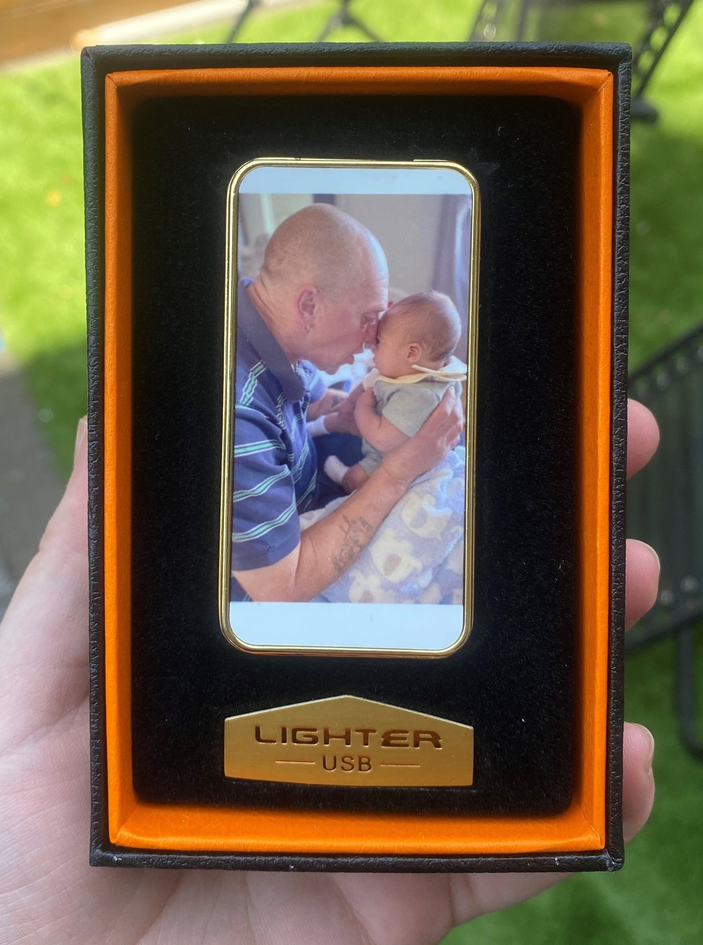 Gold electric lighters (2 pictures)